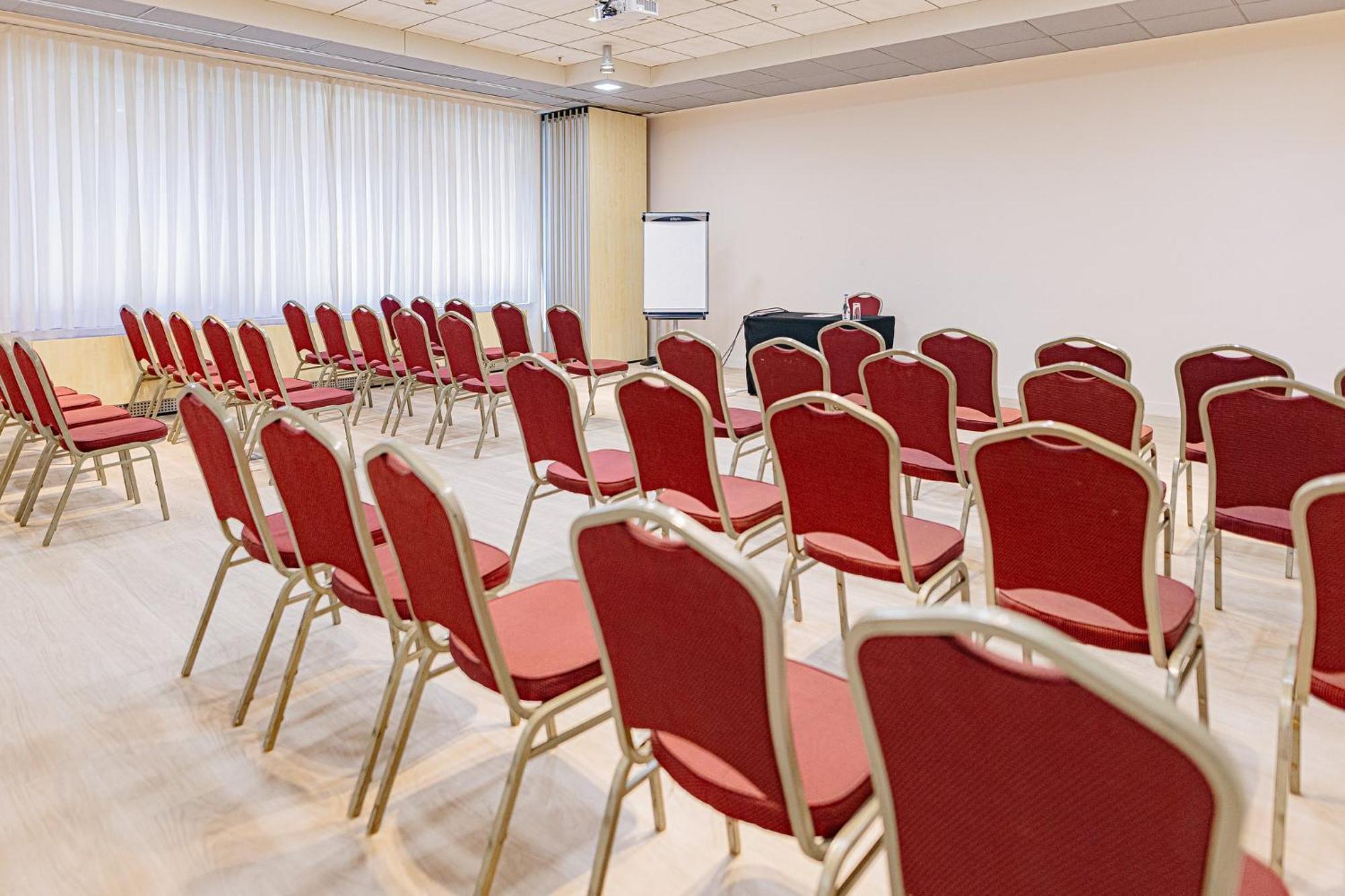 Holiday Inn Belgrade By Ihg Bagian luar foto