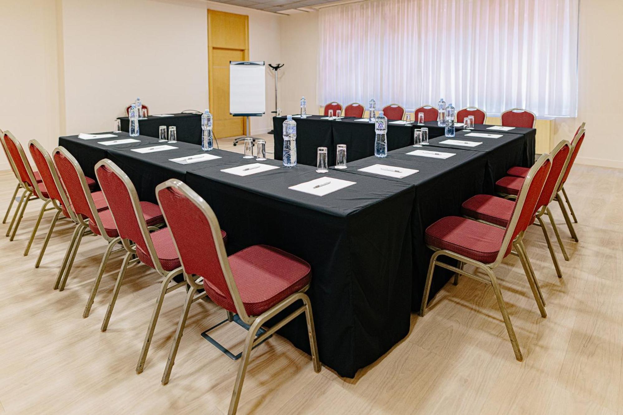 Holiday Inn Belgrade By Ihg Bagian luar foto