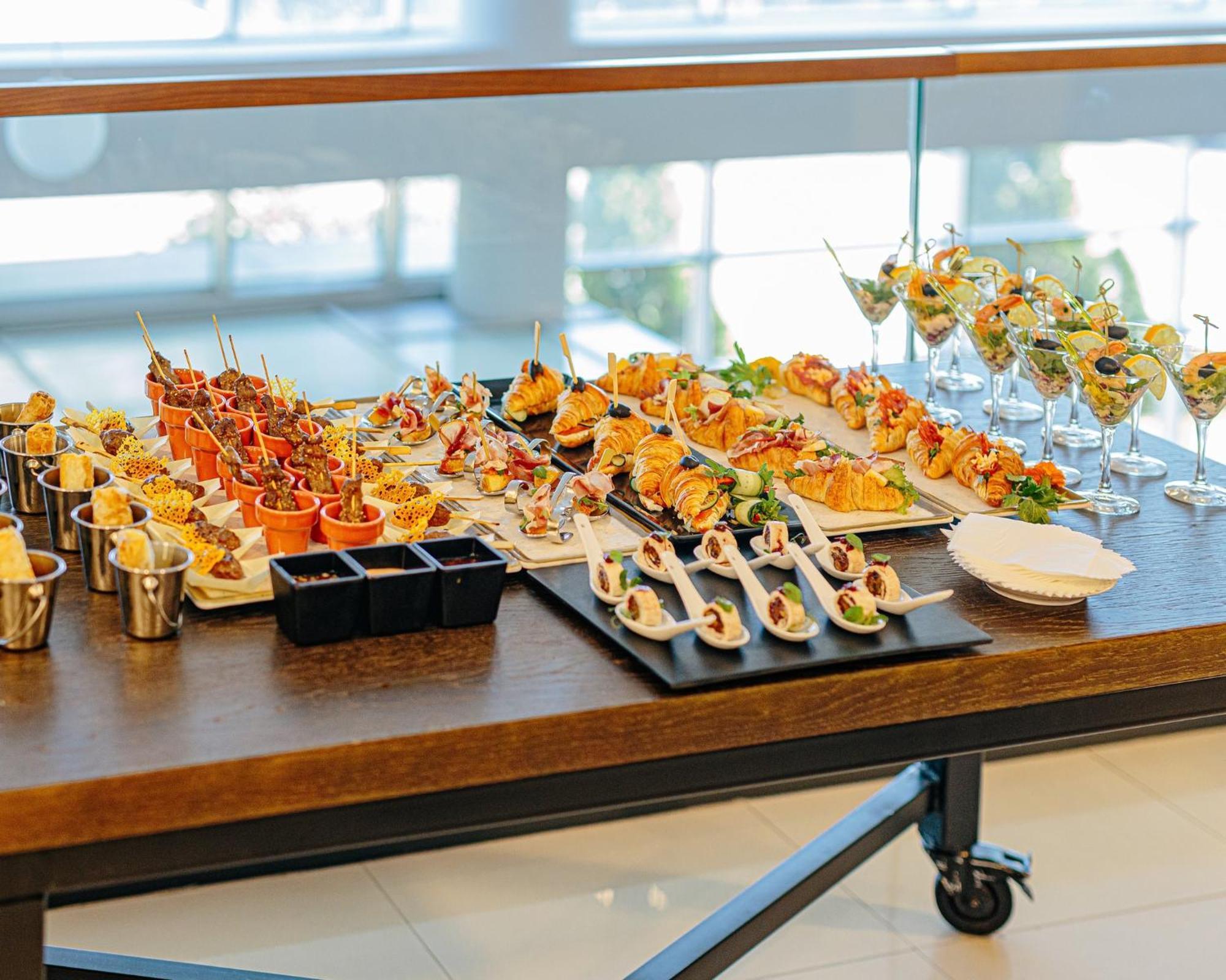 Holiday Inn Belgrade By Ihg Bagian luar foto
