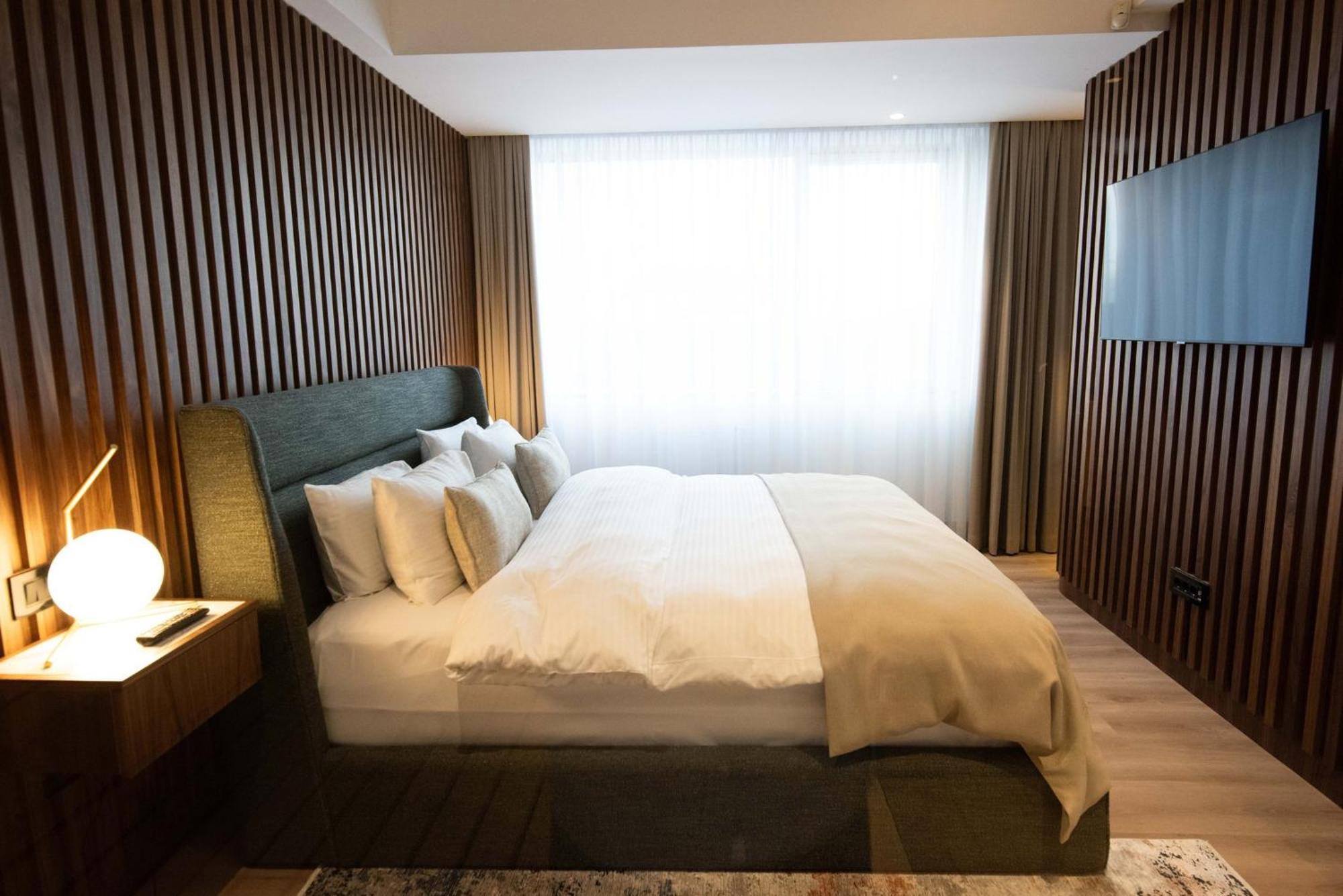 Holiday Inn Belgrade By Ihg Bagian luar foto