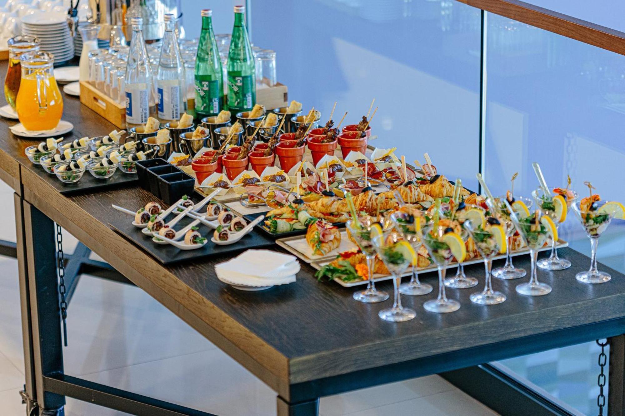 Holiday Inn Belgrade By Ihg Bagian luar foto