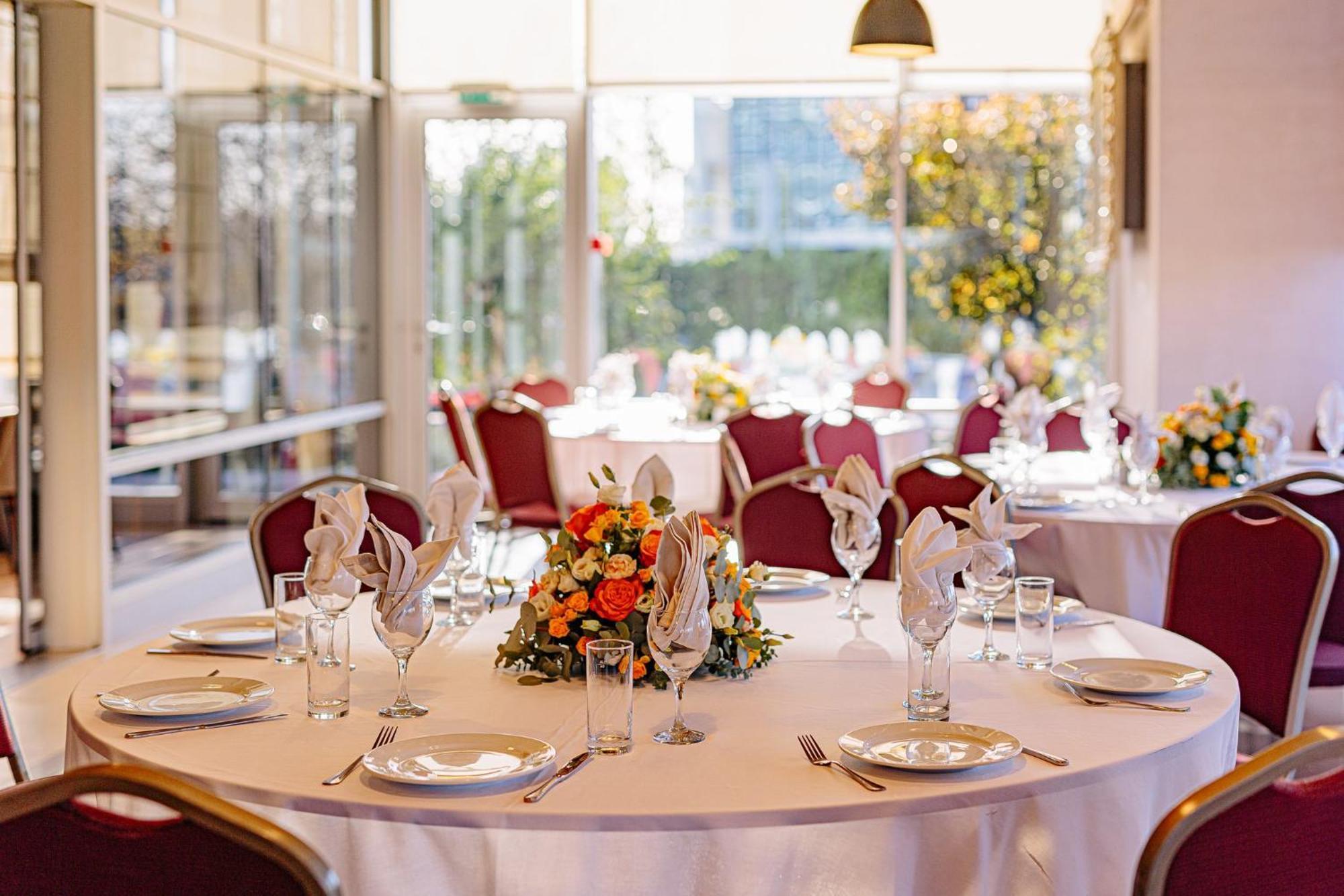 Holiday Inn Belgrade By Ihg Bagian luar foto