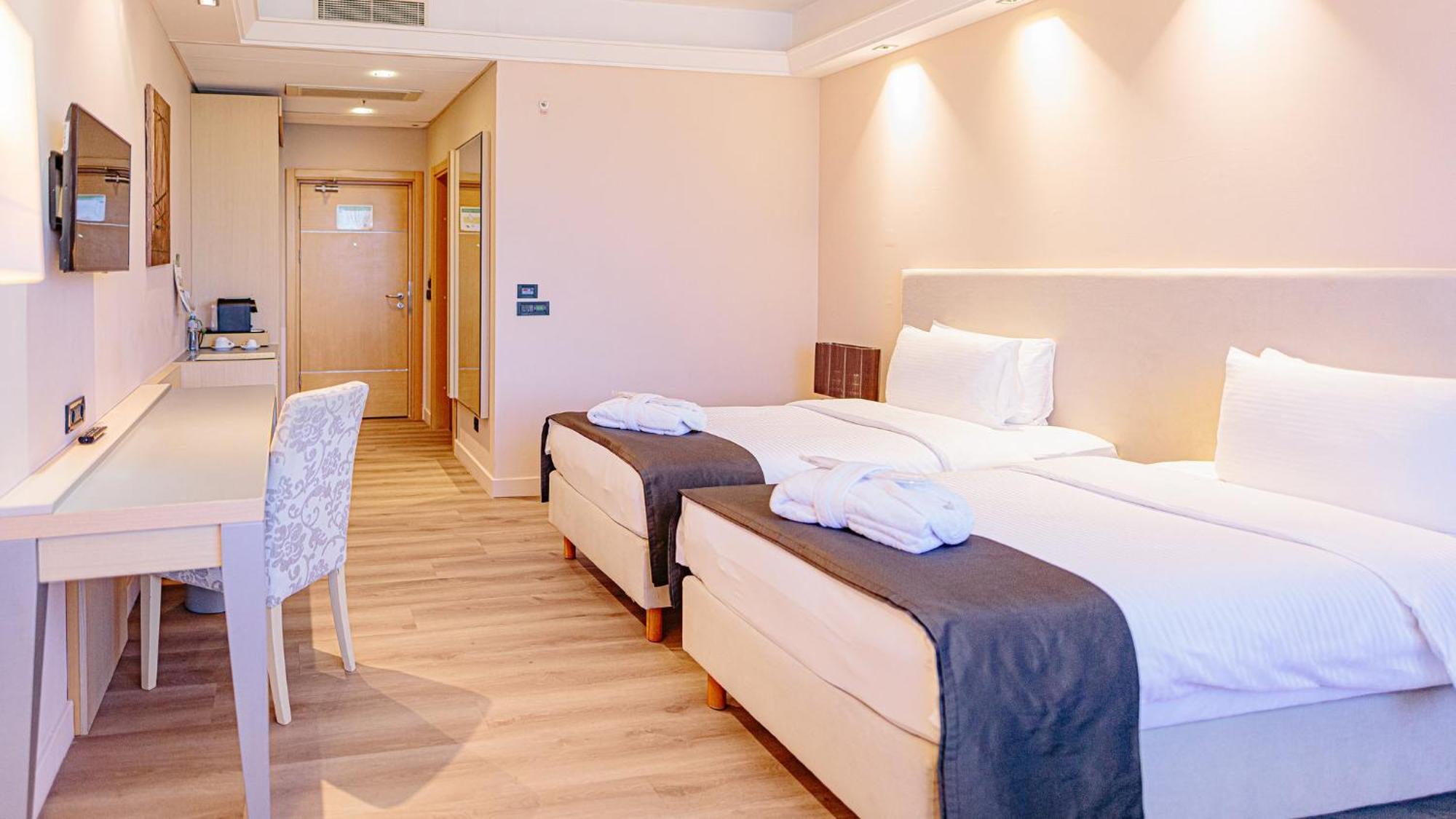 Holiday Inn Belgrade By Ihg Bagian luar foto