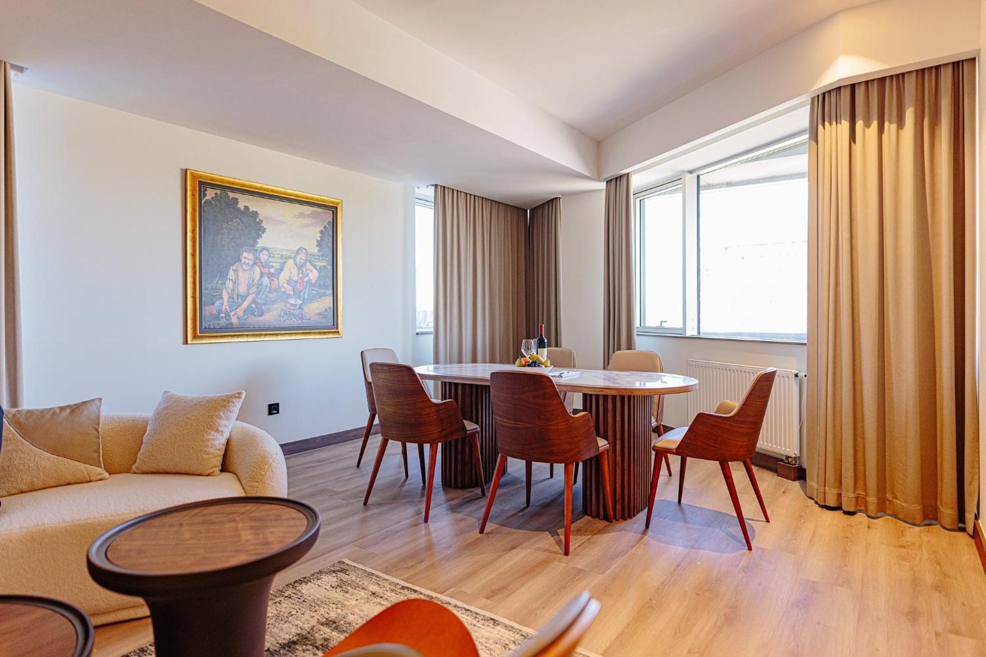 Holiday Inn Belgrade By Ihg Bagian luar foto