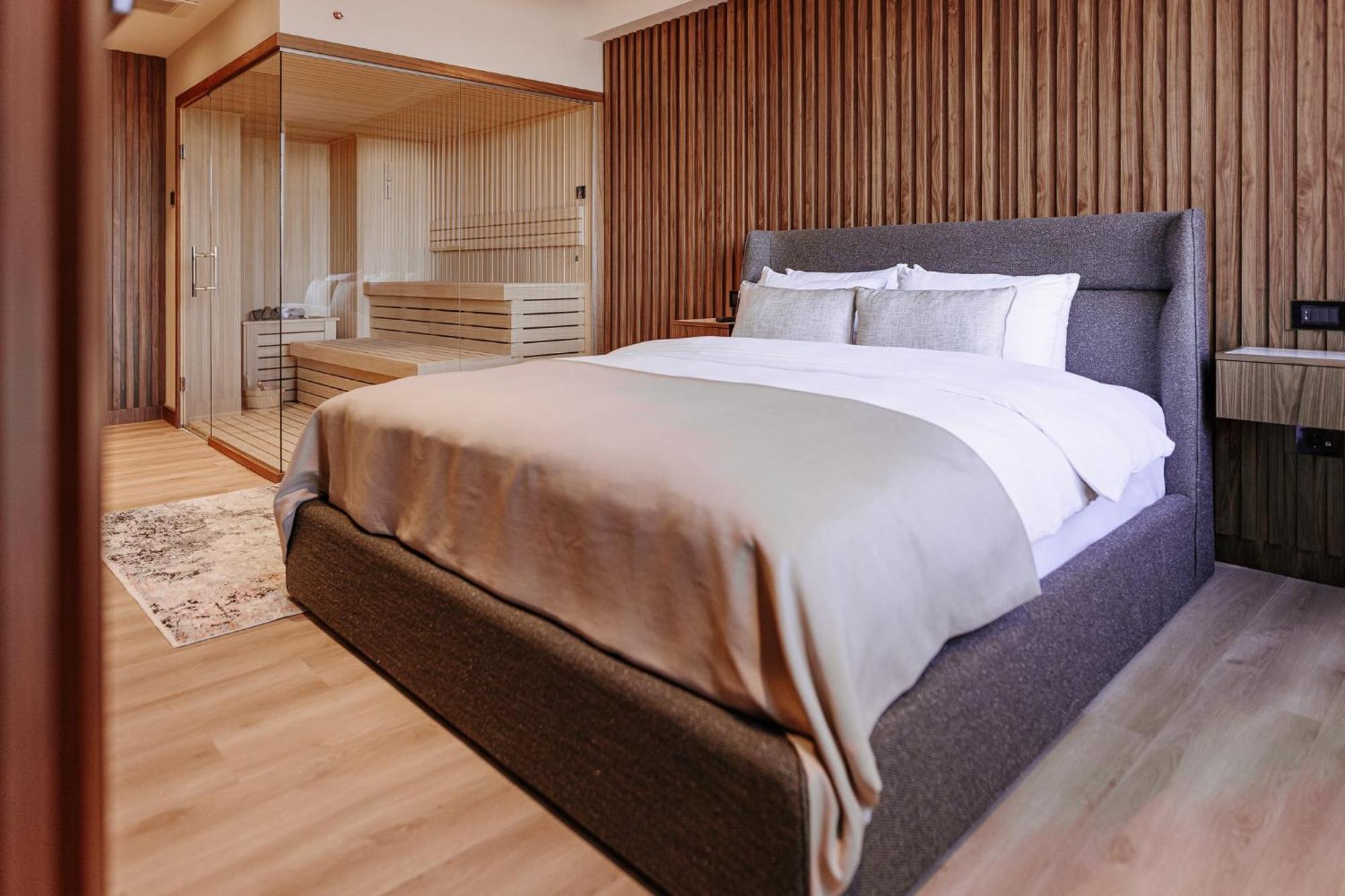 Holiday Inn Belgrade By Ihg Bagian luar foto
