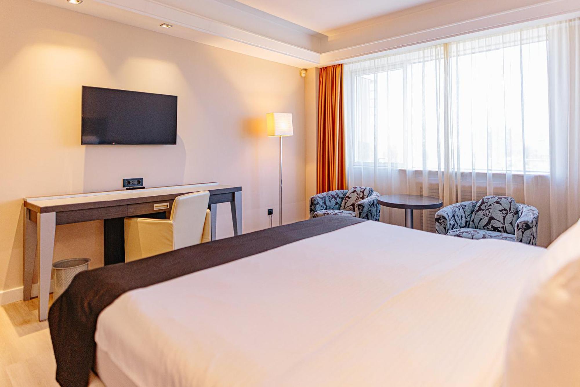 Holiday Inn Belgrade By Ihg Bagian luar foto