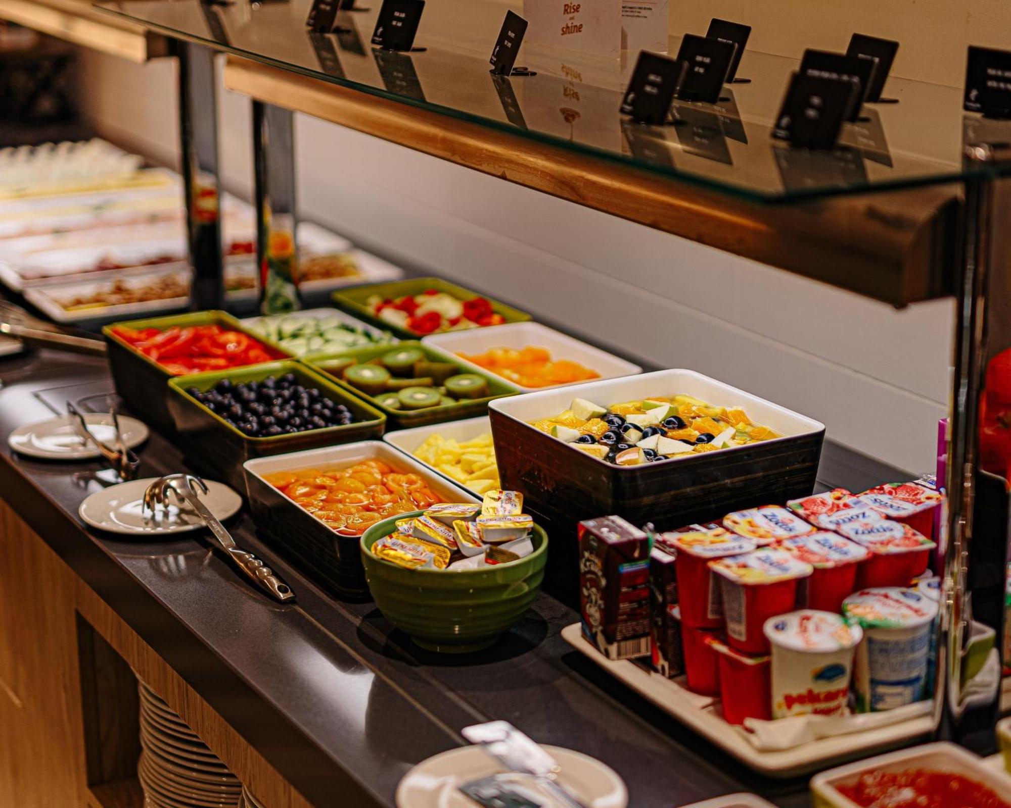 Holiday Inn Belgrade By Ihg Bagian luar foto