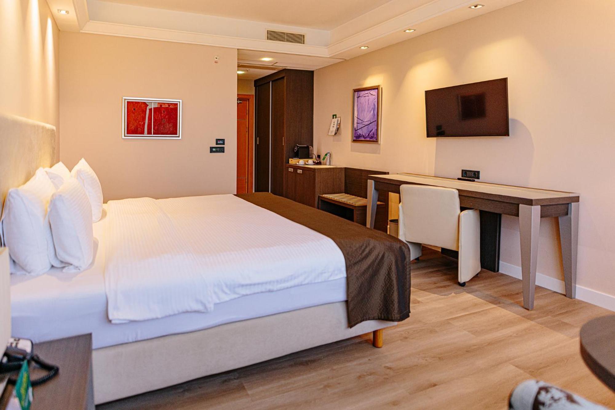 Holiday Inn Belgrade By Ihg Bagian luar foto