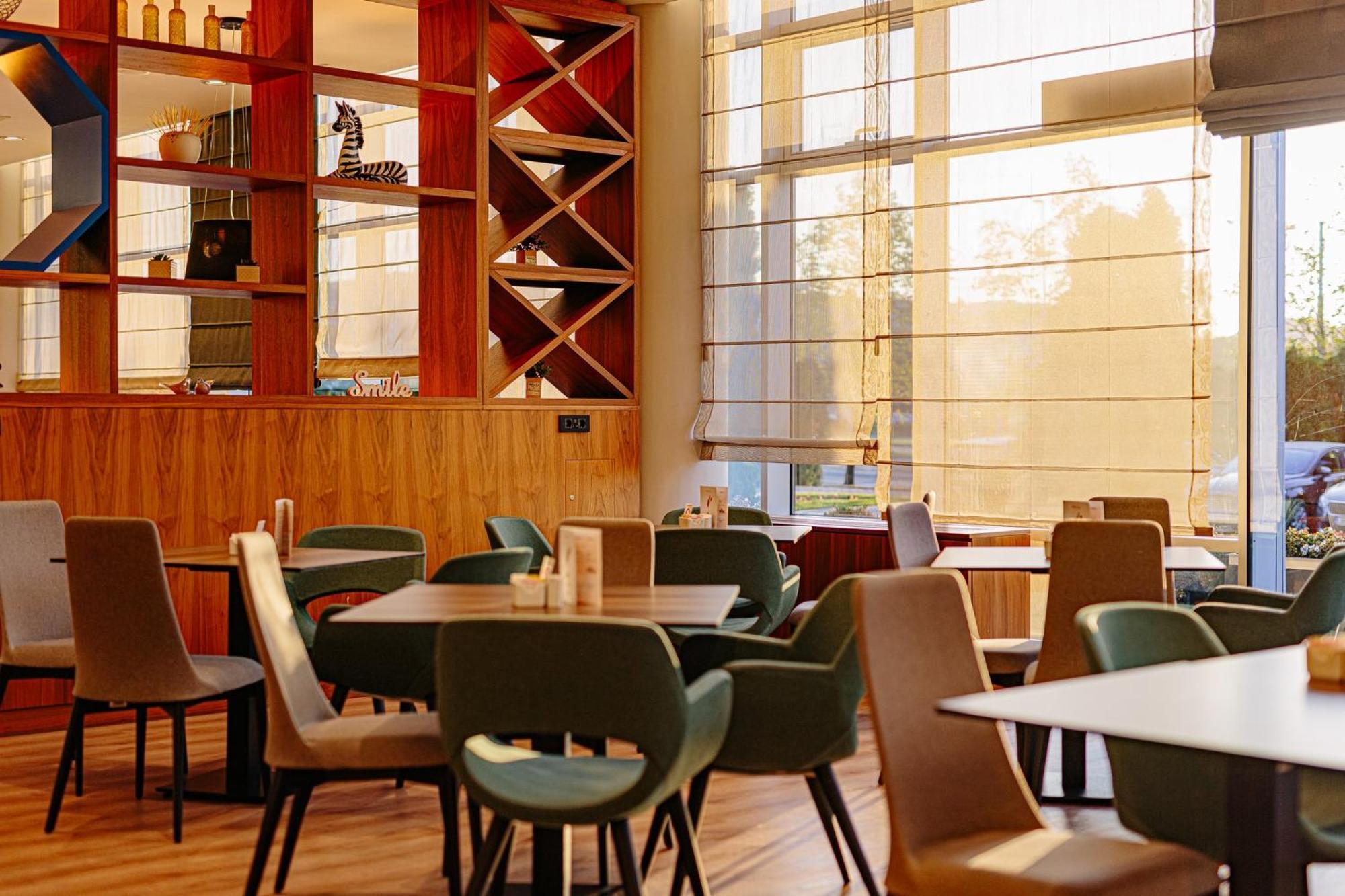 Holiday Inn Belgrade By Ihg Bagian luar foto