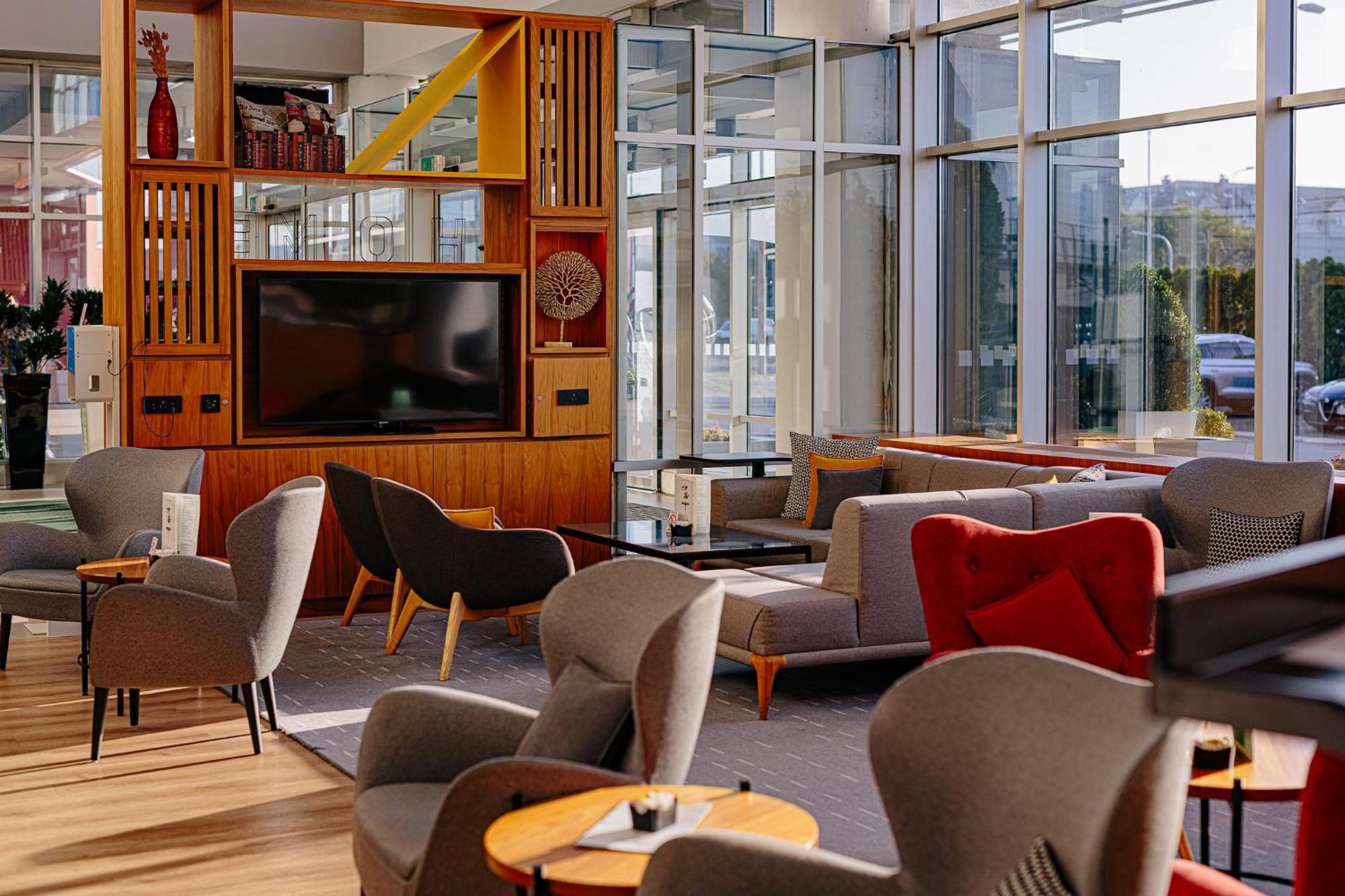 Holiday Inn Belgrade By Ihg Bagian luar foto