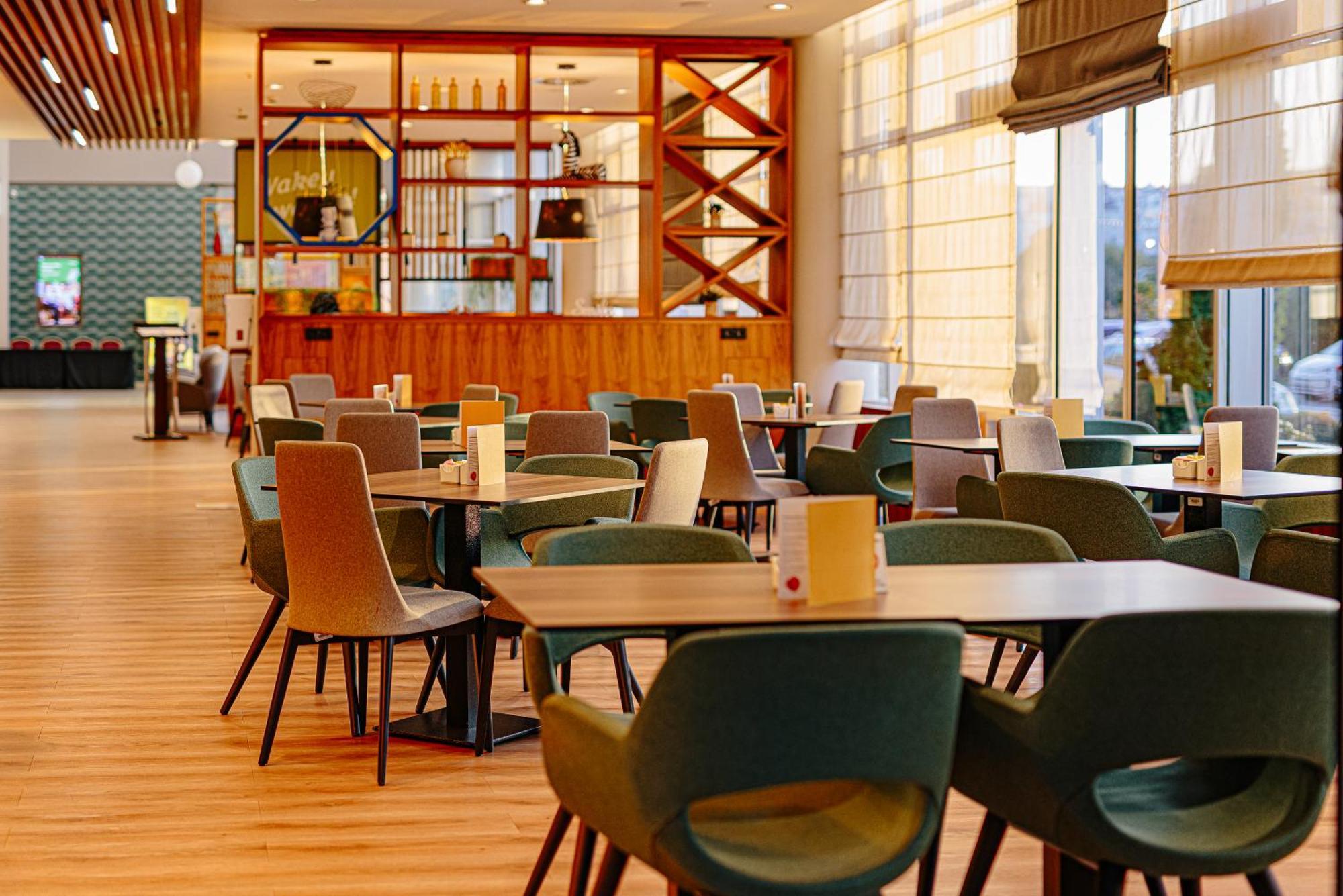 Holiday Inn Belgrade By Ihg Bagian luar foto