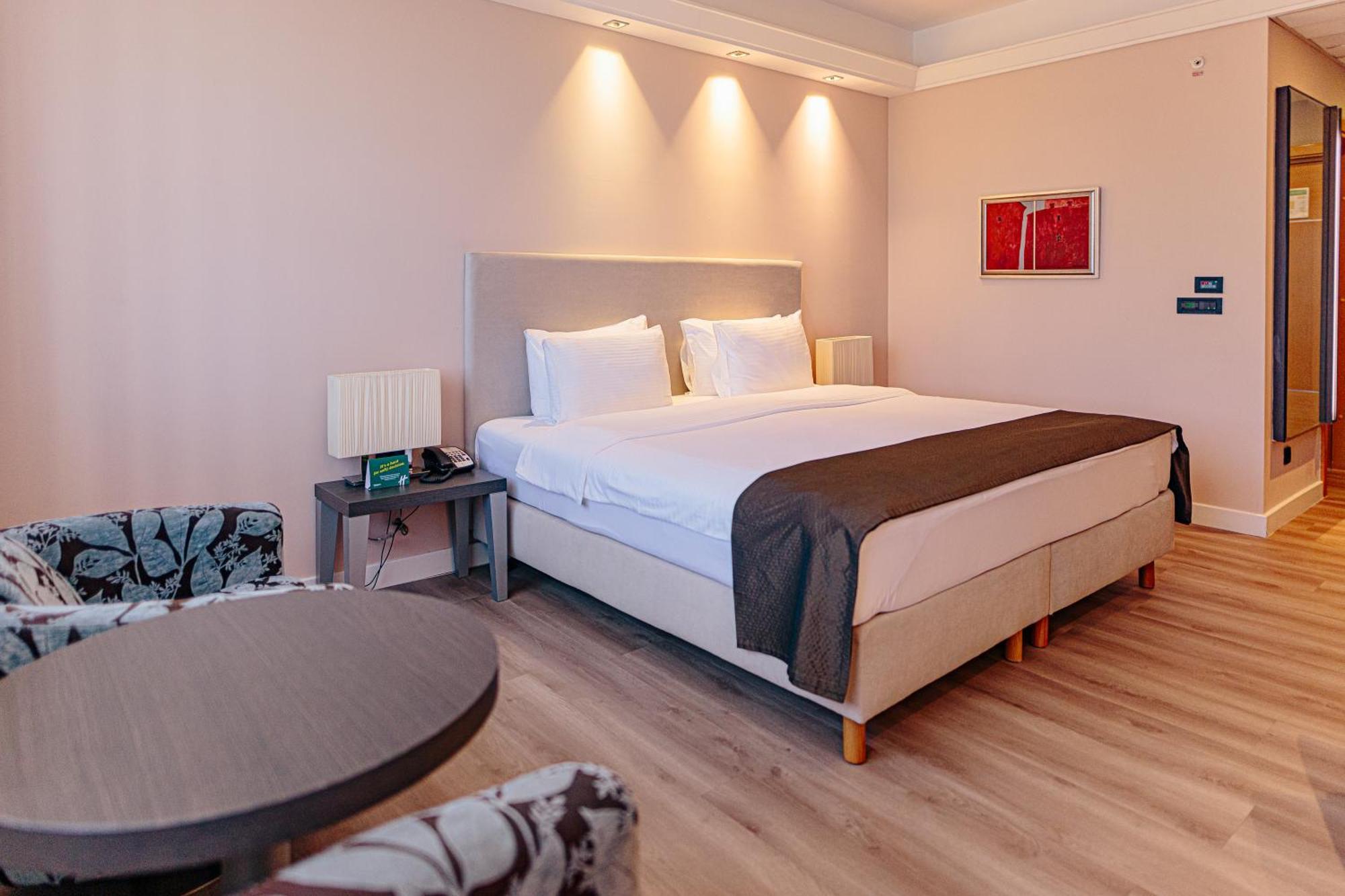 Holiday Inn Belgrade By Ihg Bagian luar foto