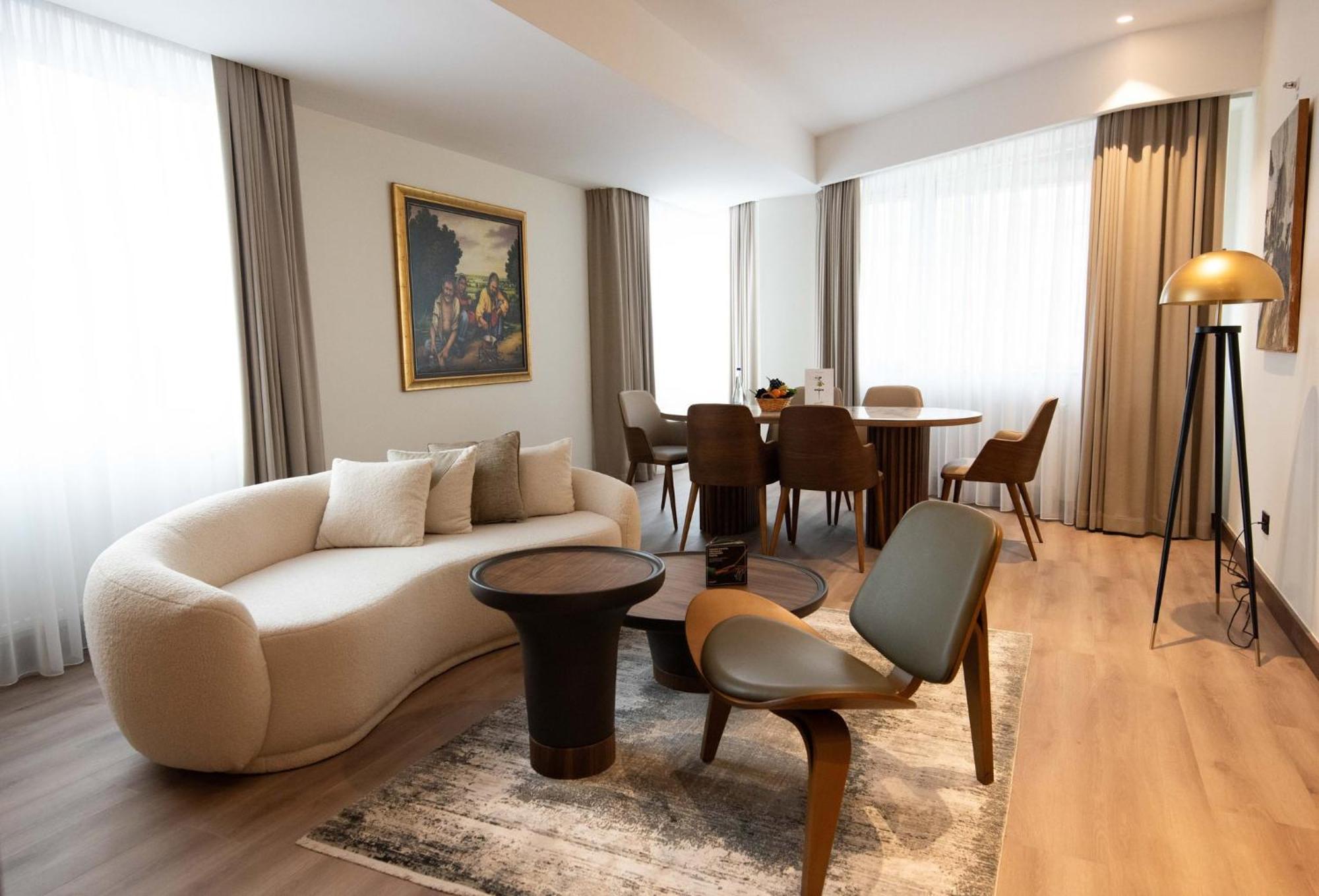 Holiday Inn Belgrade By Ihg Bagian luar foto