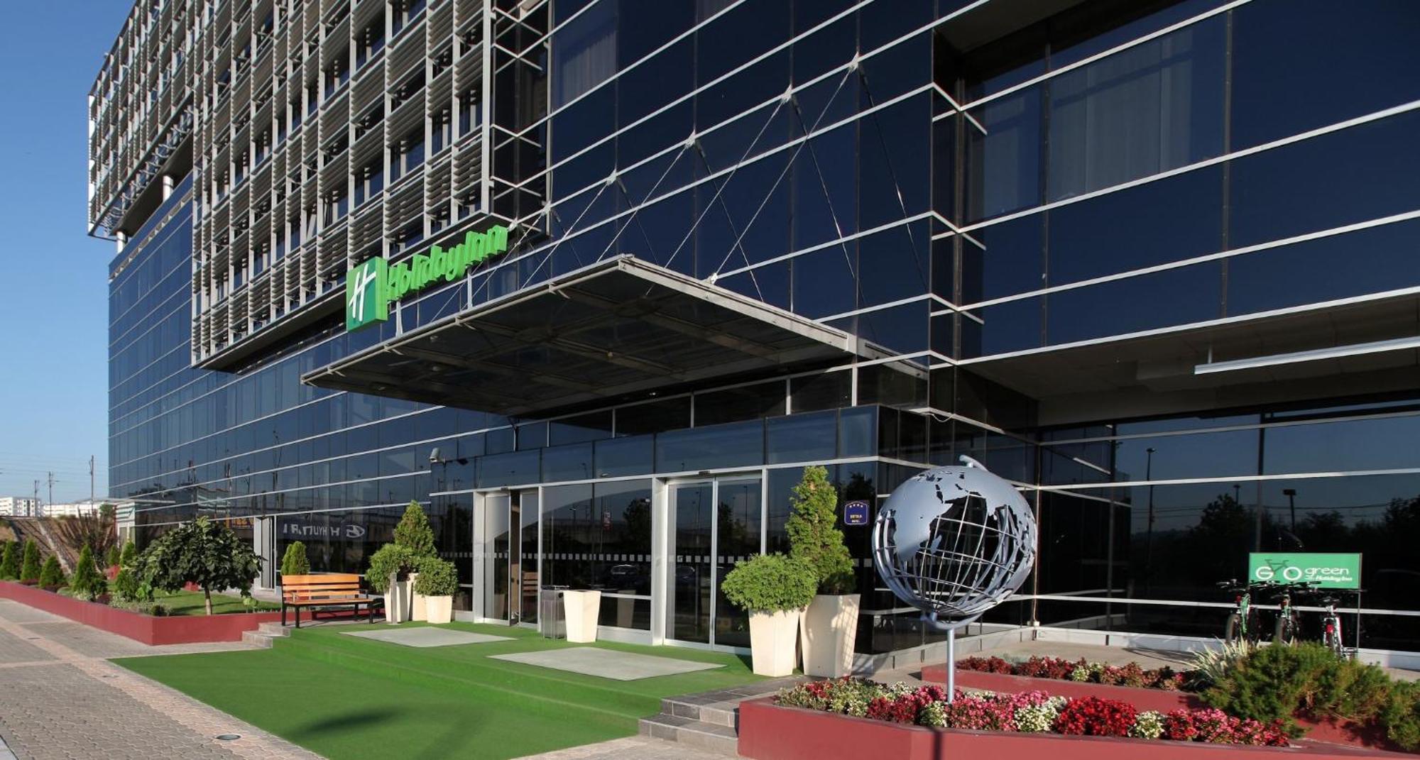Holiday Inn Belgrade By Ihg Bagian luar foto